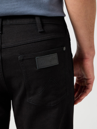 Slim - Wrangler Blugi Negri LARSTON Slim Tapered Barbati