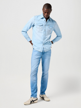 МУЖЧИНЫ - Wrangler Мужские Джинсы Светло-Синие LARSTON Slim Tapered