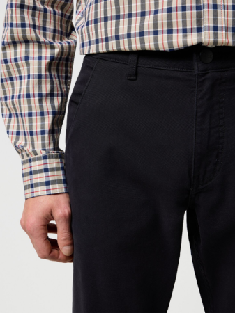 IMBRACAMINTE - Wrangler Pantaloni Negri Regular Straight Barbati