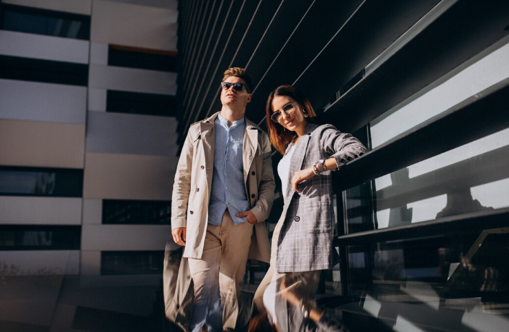 Cum să porți sneakersii la birou: ghid de stil casual-chic