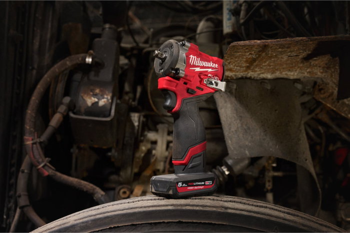 Cheie compacta de impact ½″ Milwaukee M12 FCIWF12G3-502X FUELtm cu inel de fixare, 1 x acumulator M12 HB5, 1 x incarcator C12 C, 1 x cutie HD, cod 4933493455 [4]