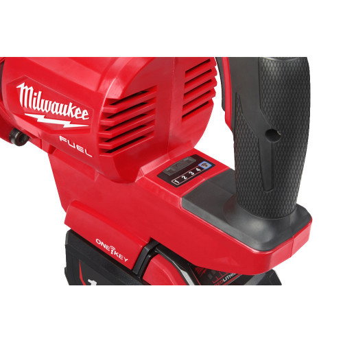 Cheie de impact 1″ ONE-KEYtm M18 FUELtm cu maner-D, cuplu ridicat, inel de fixare si gat lung cu un acumulator Forge M18FB12 de 18V cu 12Ah,incarcator rapid M12-18FC in valiza de transport Kitb [2]