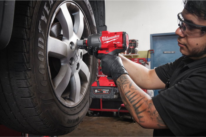 Cheie de impact M18 FUELtm ½″, cuplu ridicat si inel de fixare [2]