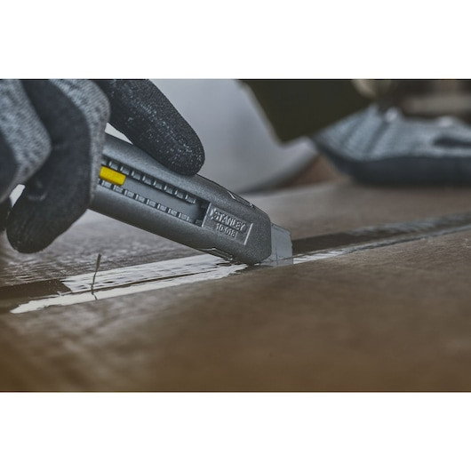 Cutit cu lama segmentata STANLEYr InterLockr de 18 mm, metalic [3]