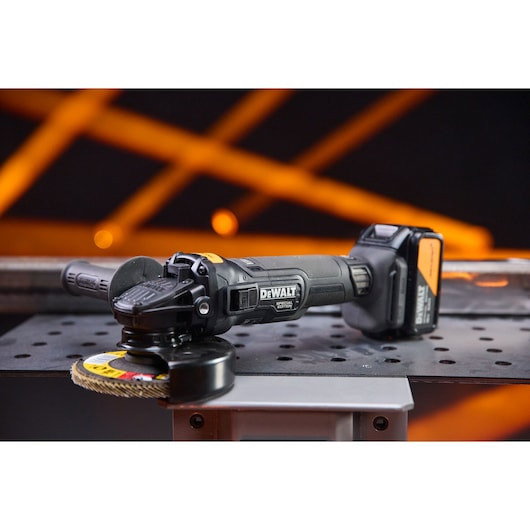 Polizor unghiular, cu motor fara perii DEWALTr x McLaren F1 Team 18V XRr 125 mm - 2 x 5Ah [9]