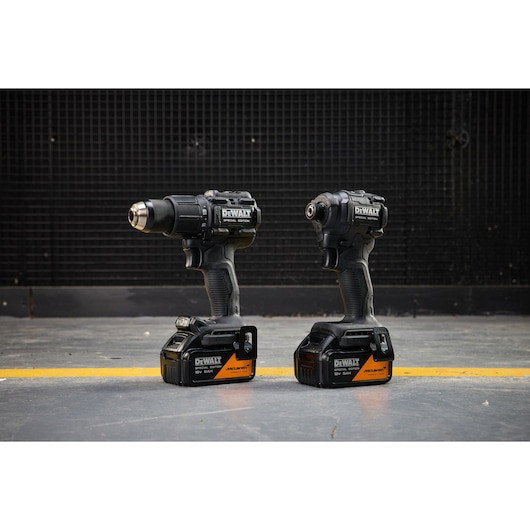 Set 2 unelte: masina de insurubat cu impact si masina de gaurit cu percutie, cu motor fara perii, DEWALTr x McLaren F1 Team 18V XRr Editie Speciala - 2 x 5Ah [2]