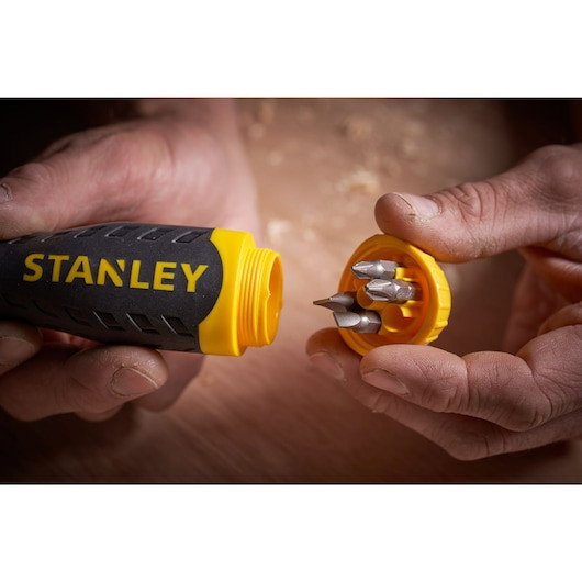 Surubelnita clichet STANLEYr cu set de biti [7]