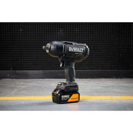 Cheie cu impact DEWALTr x McLaren F1 Team 18V XRr fara perii, inel de retinere de 1/2", cu cuplu ridicat - 2 acumulatori de 5Ah [4]