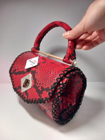 Geanta din Piele Snake Rosu cu Laterale Conice [3]