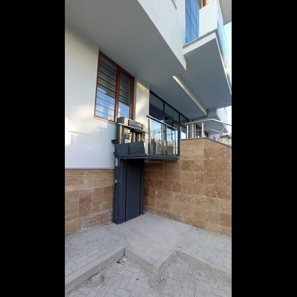 Lift pentru persoane cu dizabilități, h 150cm, cu 1 rampă si 1 ușă, cu mecanism de antrenare laterală prin surub melcat | MK-TRS-901-SCR-150-1R1D [2]