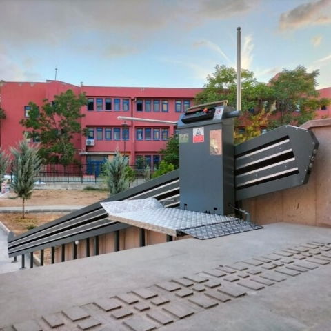 Lifturi pentru persoane cu dizabilitati - Lift / platformă inclinata pentru persoane cu dizabilități, 7.5 metri lungime | TRS-901-750