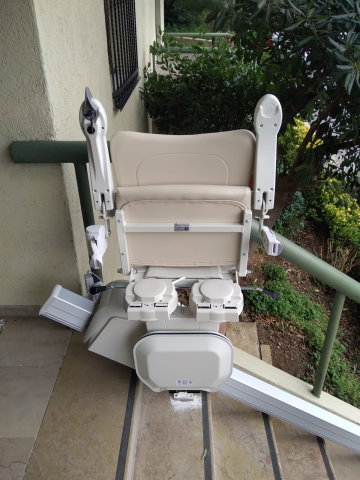 Lifturi pentru persoane cu dizabilitati - Scaun lift pentru scari interioare pentru persoane cu mobilitate redusa | Handicare 1100