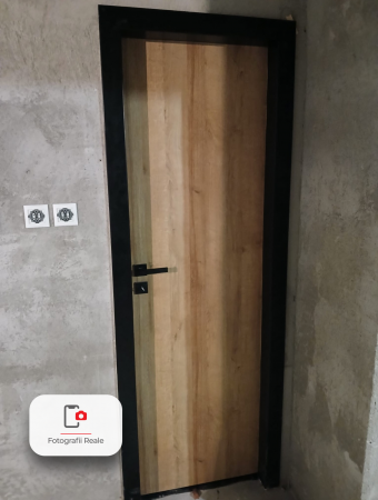 Usa de interior stil Scandinav cu toc metalic negru mat [4]