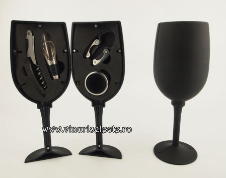 Accesorii vin - Set in forma de pahar cu 4 accesorii (tirbuson, antipicurator,desfacator capisoane si inel)