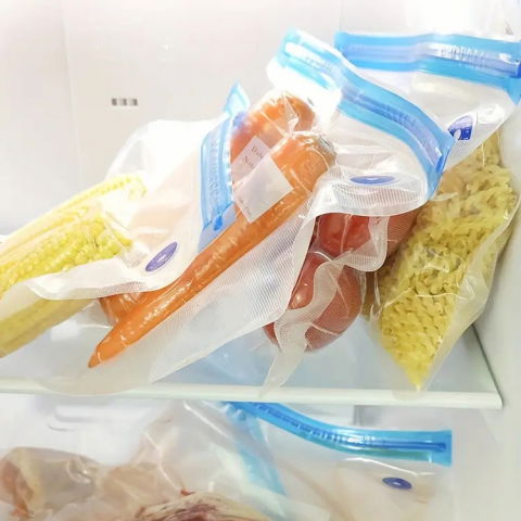 Aparat de vidat alimente ZAFIT™ PMP-02, 10 pungi de vidat incluse, Portabil, Tip pompa, Reincarcabil, Acumulator 400 mAh, Putere 3 W, Debit 2.5l/min, cablu incarcare inclus [4]