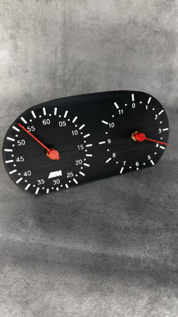 Ceas de birou printat 3D, design inspirat bord auto, cu 2 mecanisme separate [5]