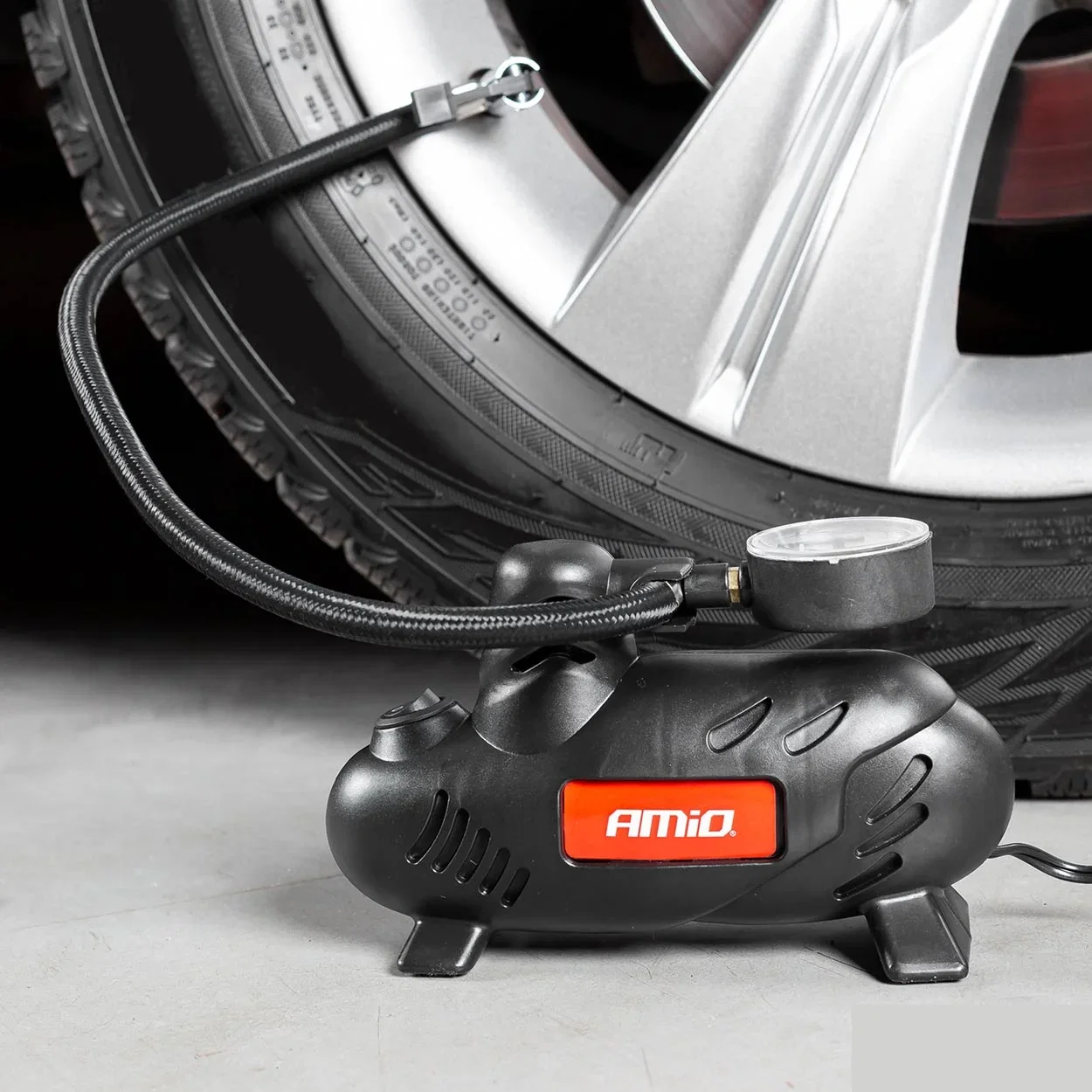 Compresor auto portabil AMiO ACOMP-07 12V 17 bar 250 PSI cu manometru pentru umflat anvelope [2]