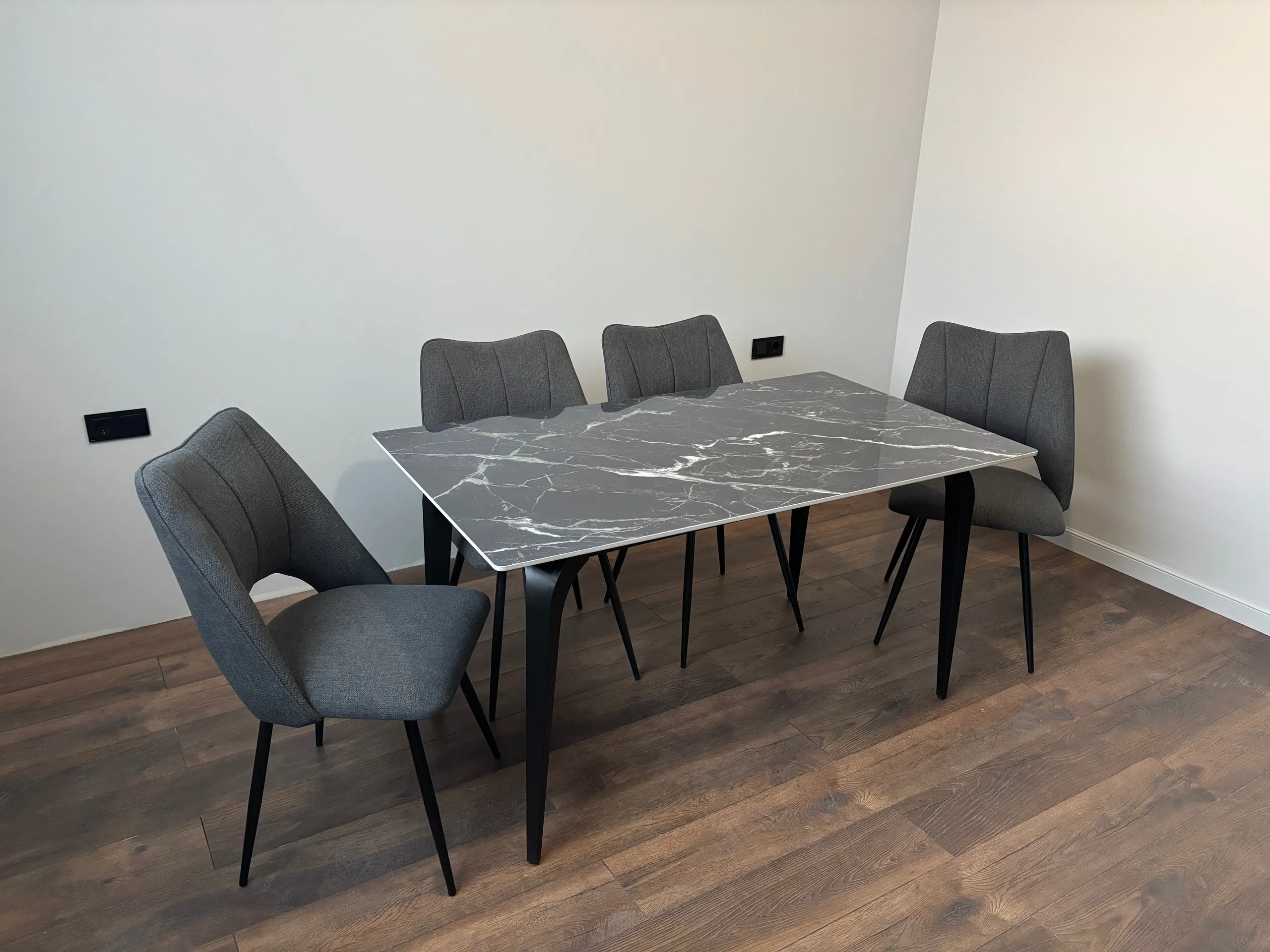 Set masă + scaune - Set masa dining Compact si 4 scaune Parma