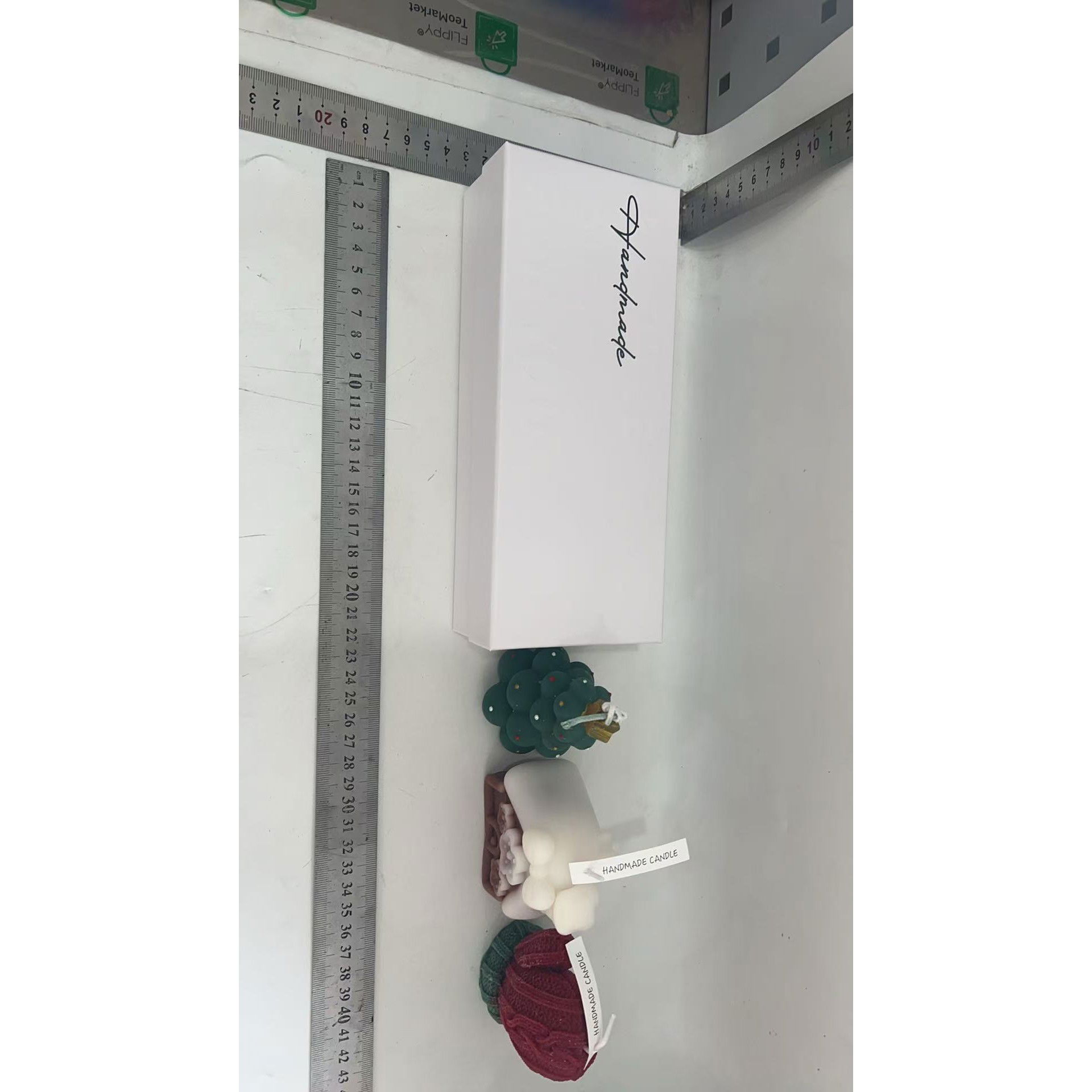 Lumanari Parfumate de Craciun, Flippy, GIFT BOX din 3 Lumanari din Ceara de Soia, Model B Brad, Manusa, Casuta, 22.5 x 9.5 x 5 cm, Multicolor [2]