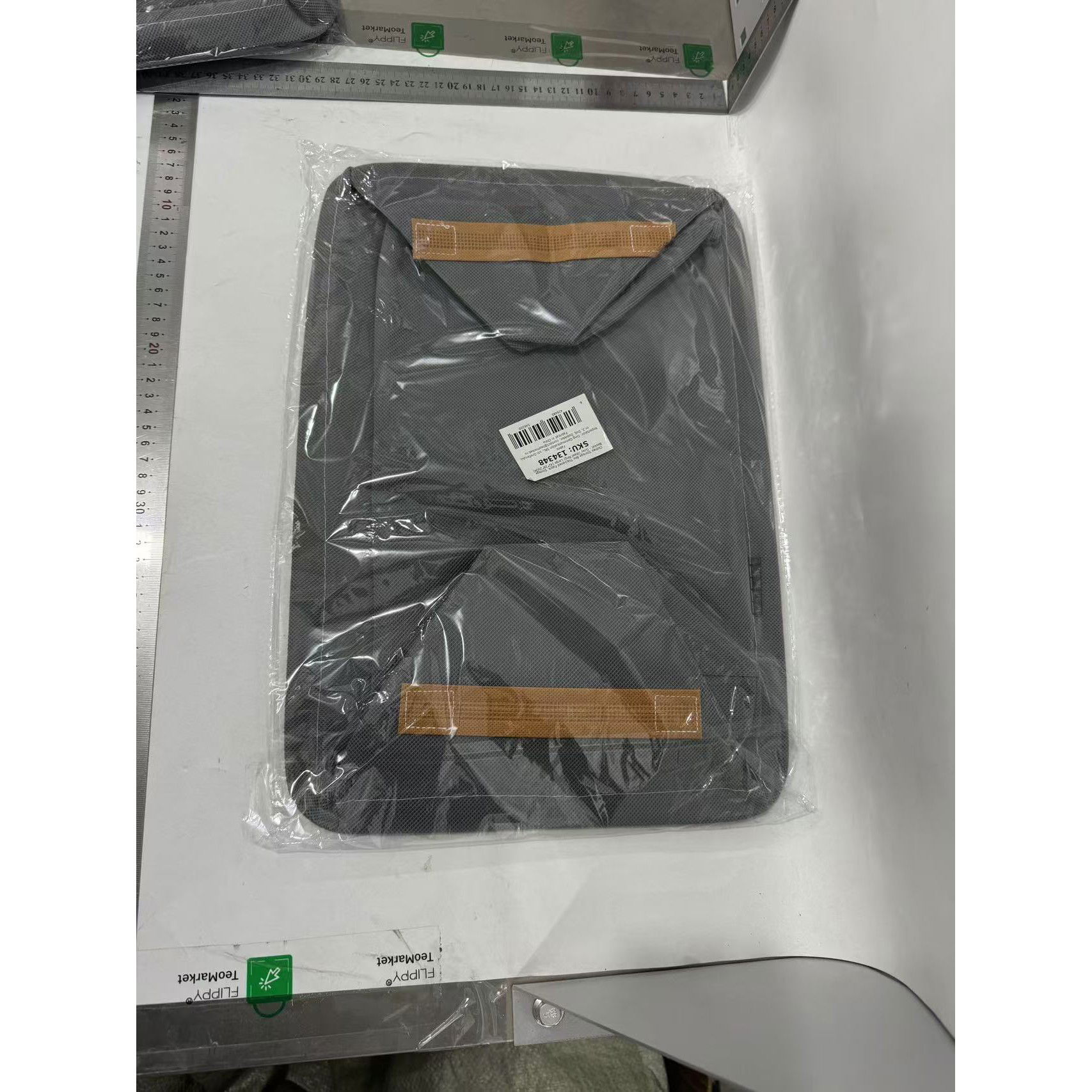 10 - 25 LEI - Cutie Depozitare Flippy, pentru Haine, lucruri, din Textil cu Cadru Metalic, Manere Laterale, forma Dreptunghiulara, 42 x 28 x 25 cm, volum 29 L, Gri