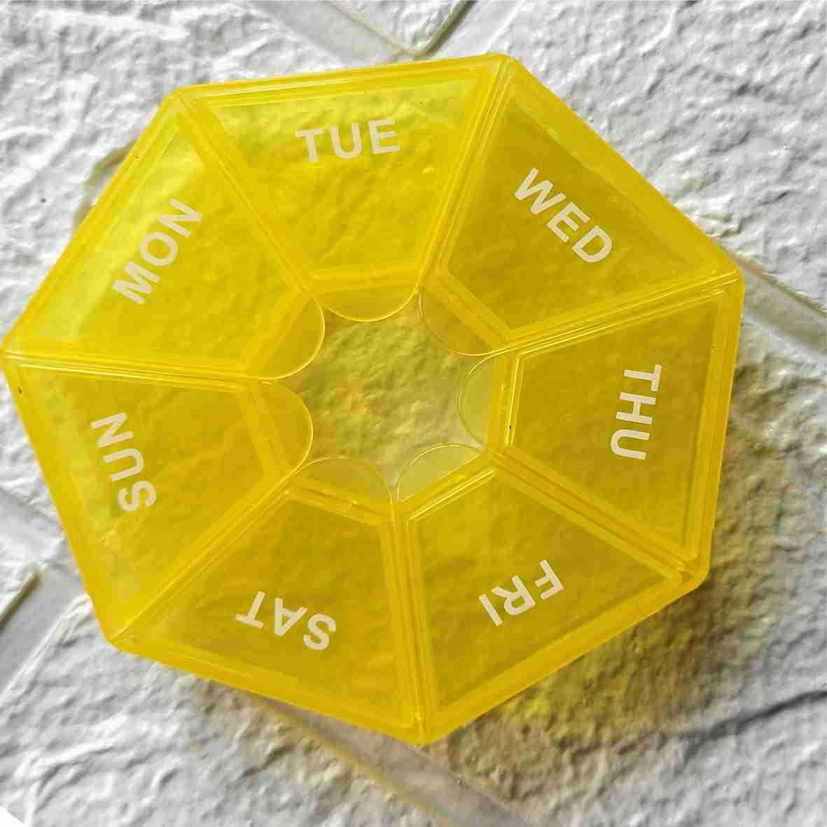 Cutie separator medicamente cu zilele saptamanii, Flippy, Plastic, 7 compartimente, Galben [5]