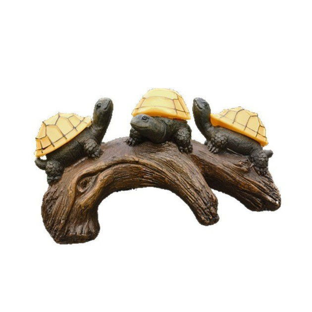 Decoratiune Ornament pentru Gradina, Flippy, Decoratiune pentru Gradina, Model 3 Broscute Testoase Asezate pe Bustean, Lumini LED Alb Cald, 22 x 12 x 15 cm, Negru [1]