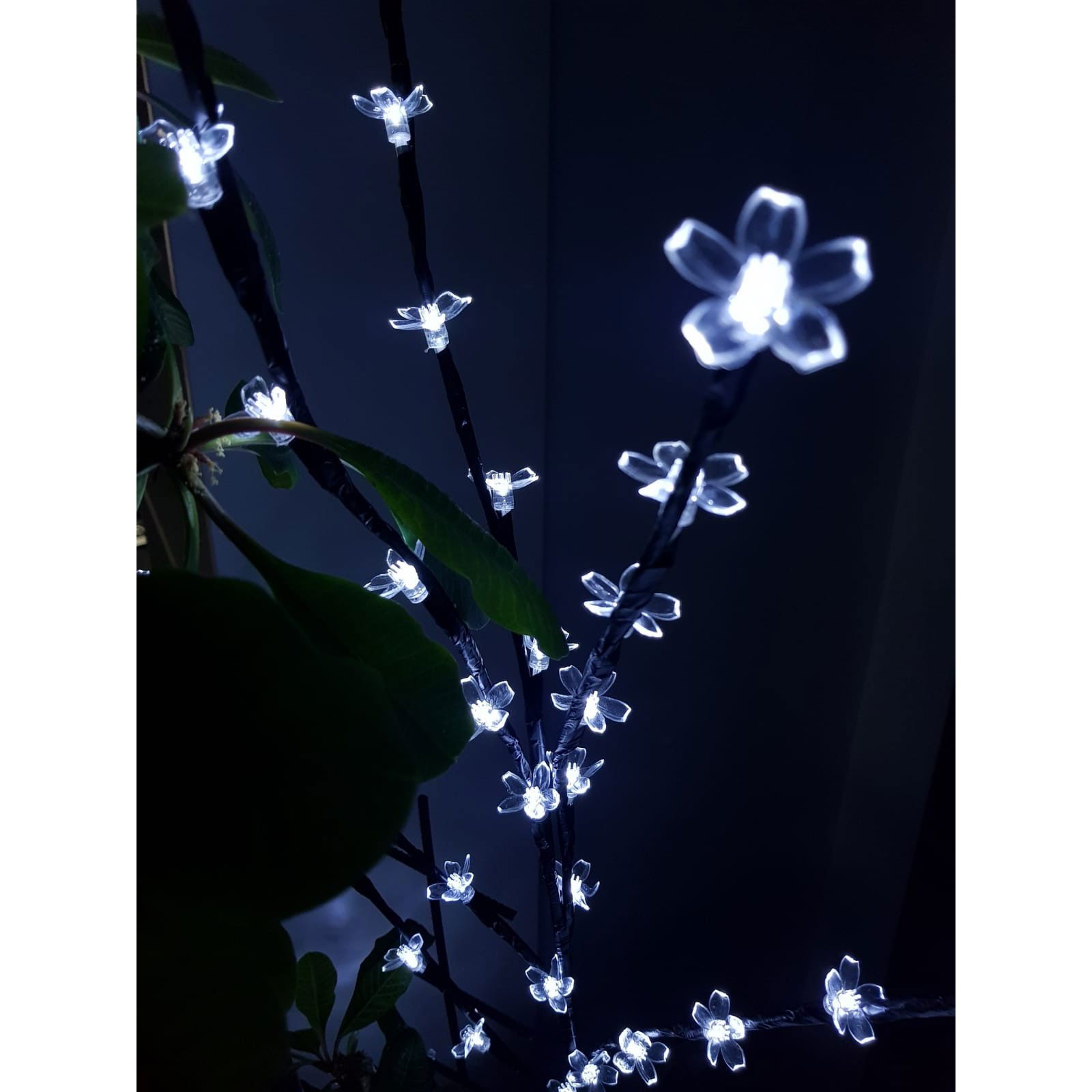 Corpuri de iluminat - Decoratiune Luminoasa Crenguta cu Baterii 72 LED -uri Flori Alb Rece