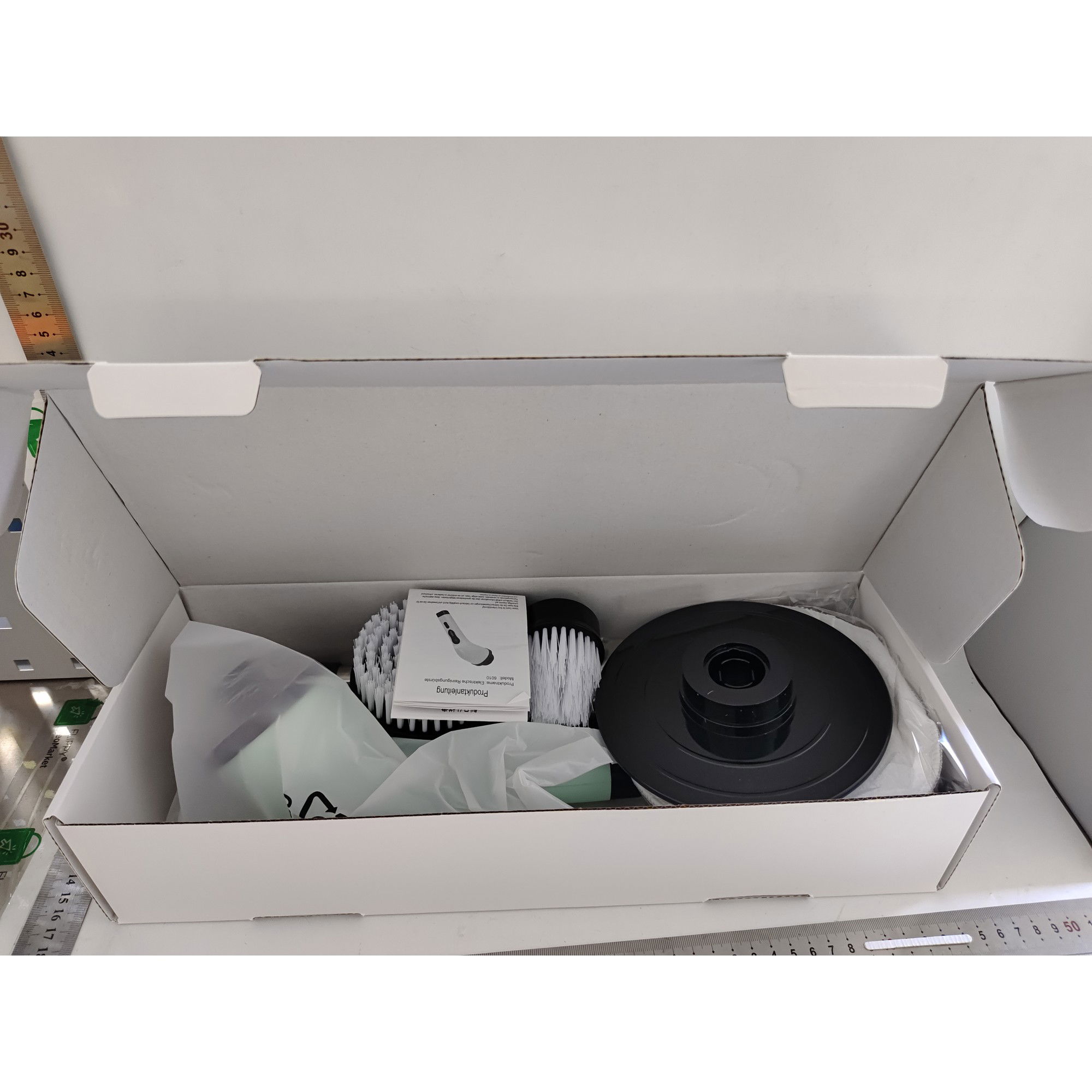 Pentru casa - Perie Electrica de Curatare, Flippy, pentru Gresie, Baie, Bucatarie, 25x20x9.5 cm, cu 6 Capete, Maner Extensibil Detasabil 84-127cm, Incarcare USB-Type C, Rotire 360 de Grade, 3000 mAh, Culoare: Verde