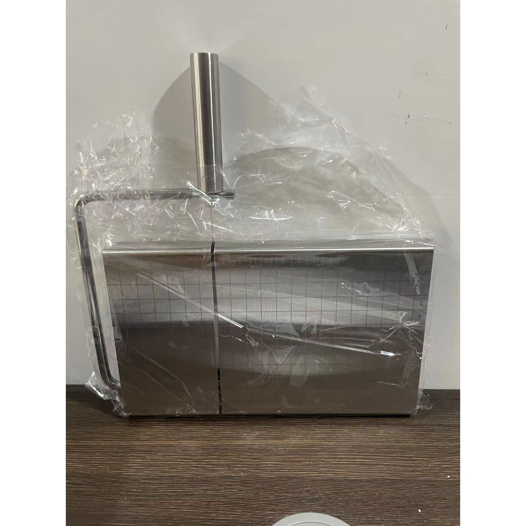 Feliator manual Flippy, pentru cascaval, salam, prajituri, unt, din otel inoxidabil, usor de curatat si utilizat, 5 lame de schimb incluse, picioare antiderapante, 21 x 12.2 x 2.8 cm, argintiu [9]