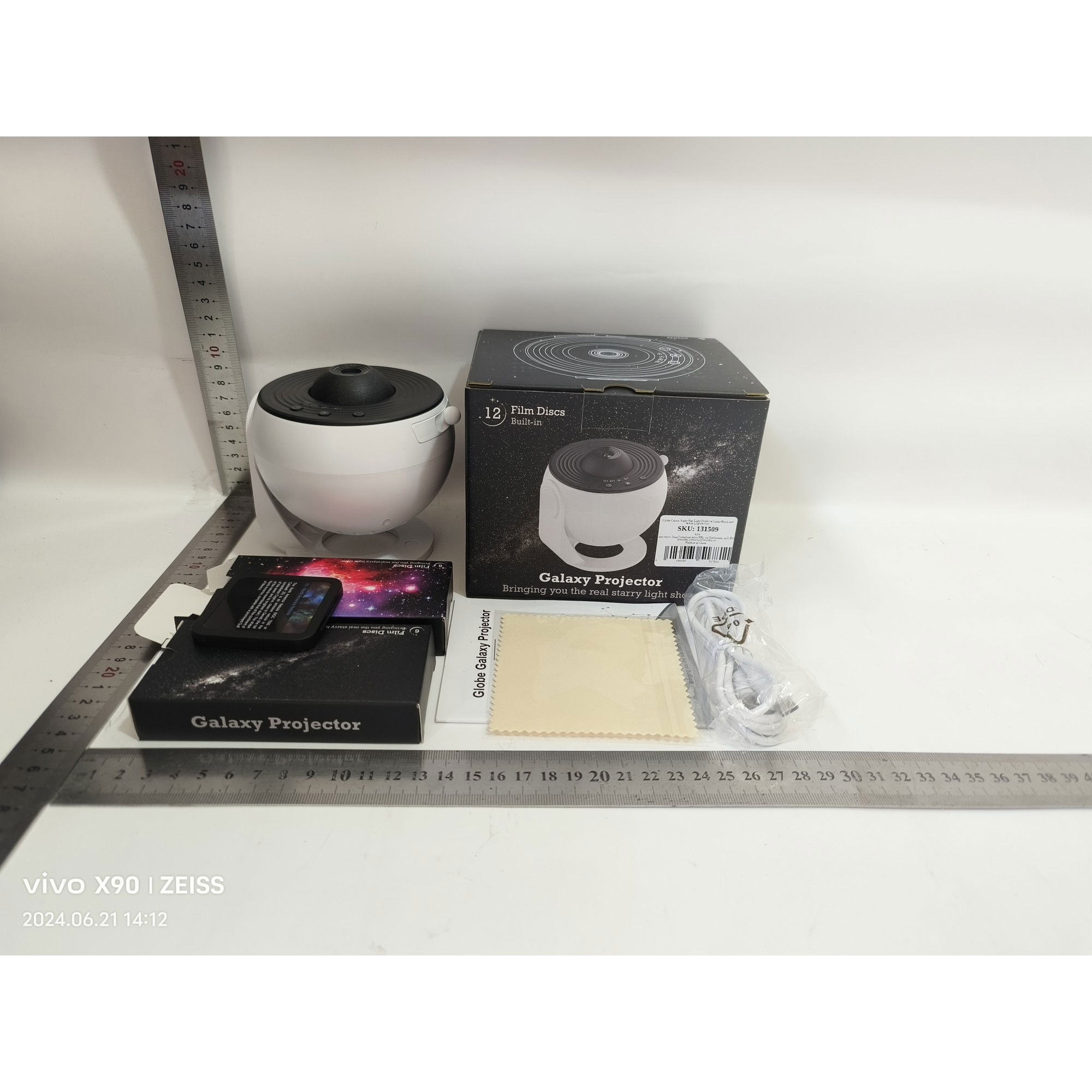 Pentru casa - Lampa Tip Proiector Galaxie, Flippy, pentru Dormitor, Tematica Cer Instelat, Model Glob, HD, Rotire 360 de Grade, 20 de Imagini, Incarcare USB, 10 W, 15x15 cm, Alb Negru