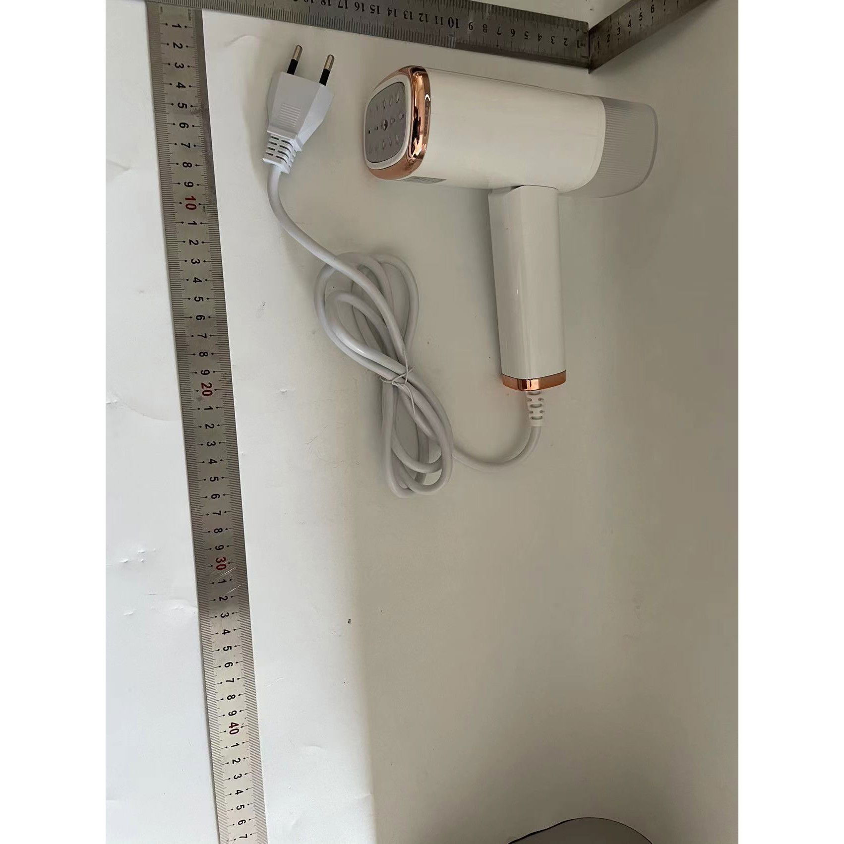 Pentru casa - Aparat de Calcat Vertical Portabil cu Abur, Flippy, Putere 1000W, Rezervor de 100 ml, Priza, Functie Anti Calcar si Auto Curatare, Pliabil, 15x17x7.5 cm, Alb