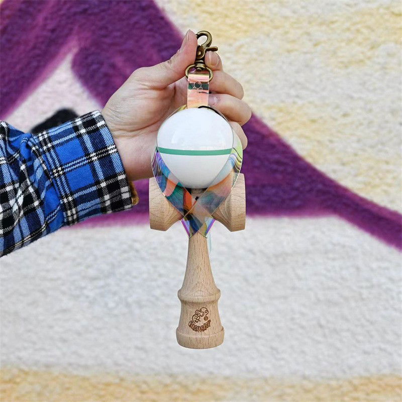 Accesorii Kendama - Husa pentru Kendama, Flippy, Husa de Depozitare pentru Kendama, din PVC rezistent, Catarama cu Agatare pentru Transportare, Forma Breloc 8, 12 x 6 cm, Magic Multicolor