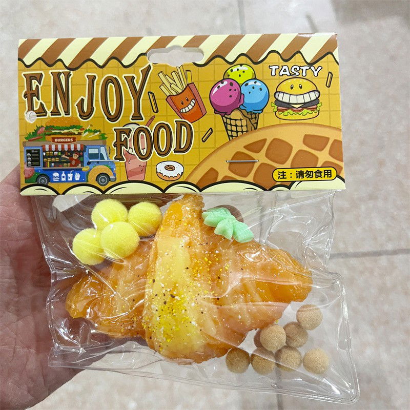 Jucarii Squishy si Gonggi - Jucarie Antistres Squishy, Flippy, cu Revenire Lenta, Squeeze Pinch Family, Model Croissant, 10x8 cm, 90g, Ambalaj Transparent, Maro