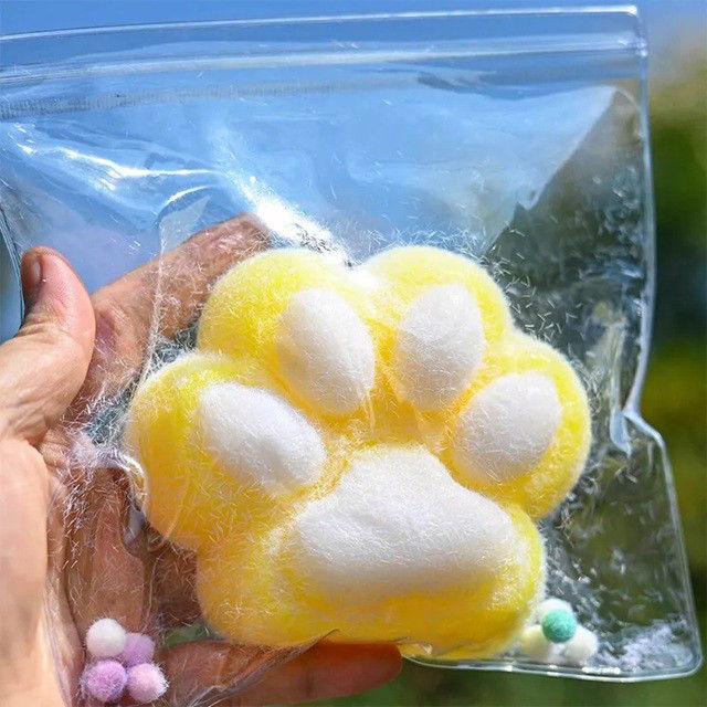 Jucarie Interactiva Squishy, Flippy, Model Cat Paw, Squeeze Pinch Family, Revenire Lenta, din TPR, +3 Ani, 7.5 cm, Textura Puf, Galben [5]