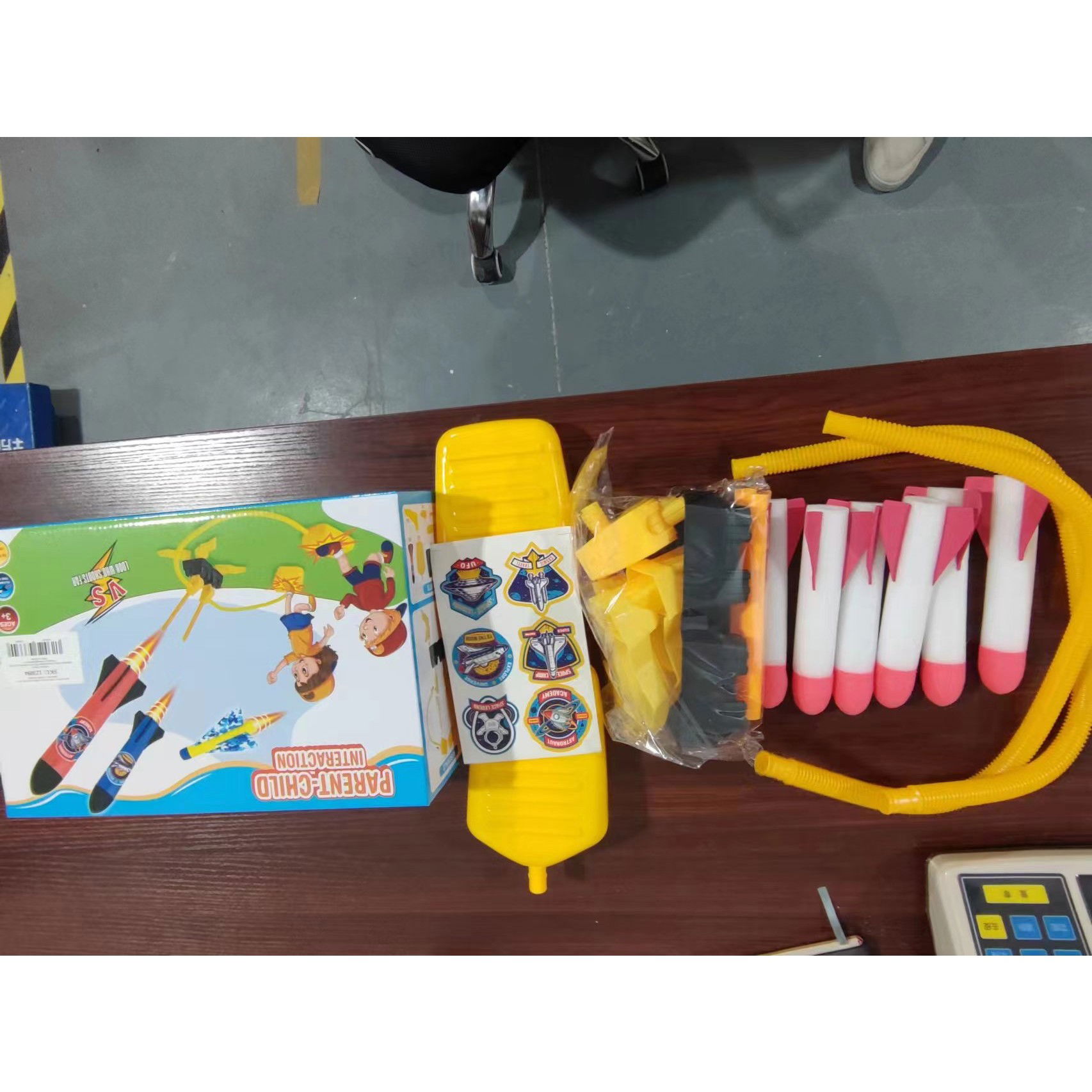 Jucarie pentru copii, lansator rachete cu piciorul, doua lansatoare, 6 rachete cu lumini [5]