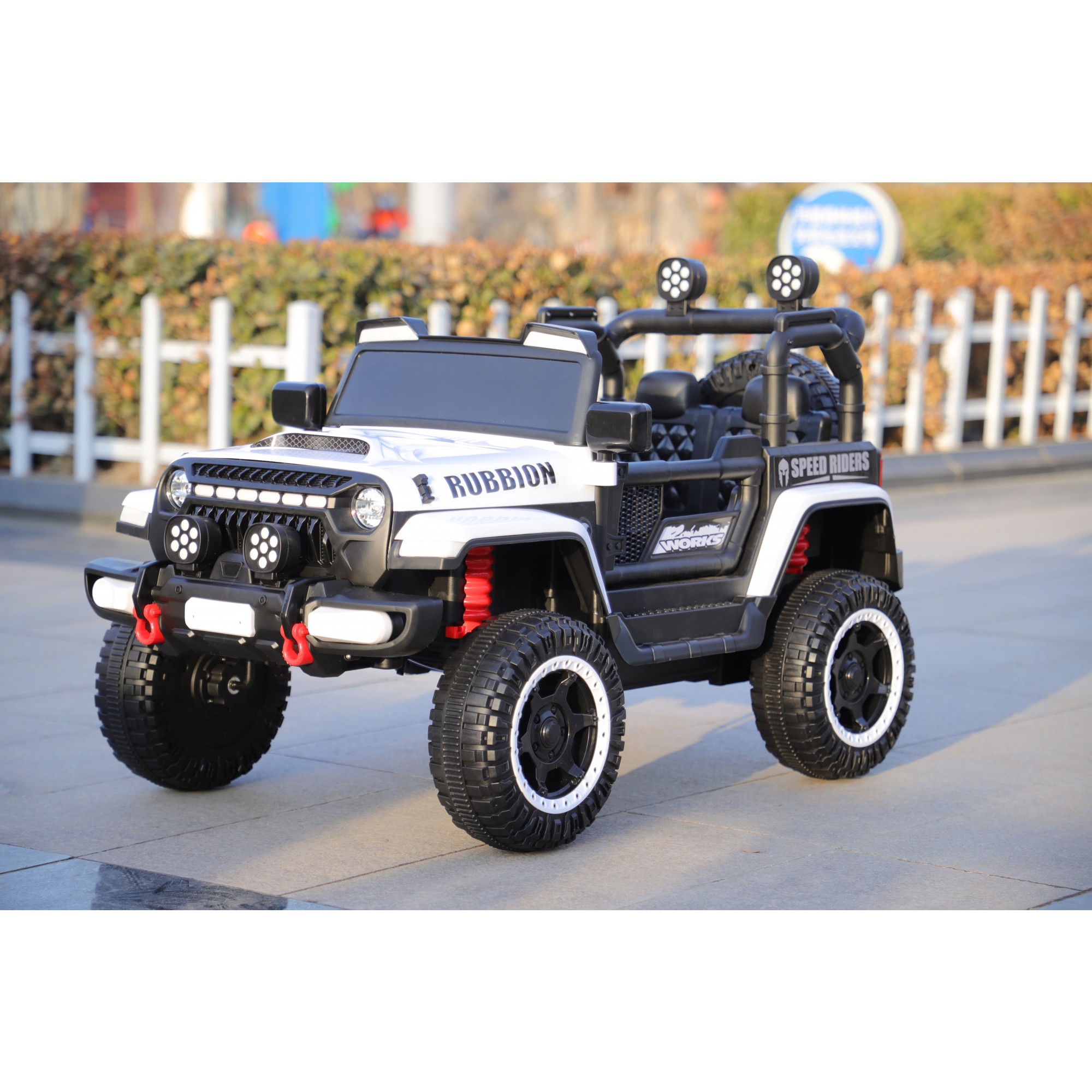 Masina Electrica pentru Copii, Flippy, Off-Road, Conectare Bluetooth, telecomanda, Tractiune Spate, Lumina Intermitenta, Baterie 12V 7Ah, 120 x 63 x 68cm, Alb [4]
