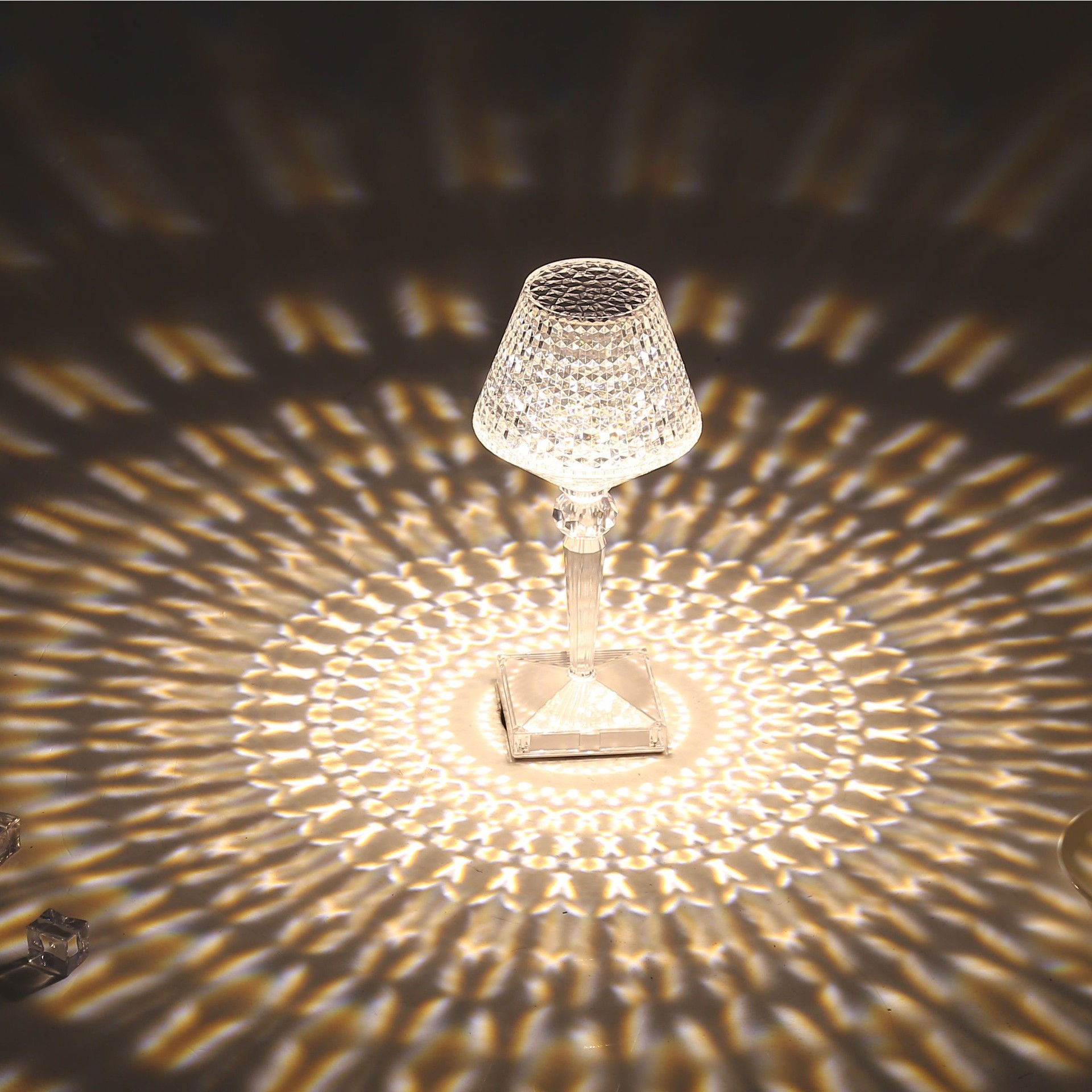 Lampa de birou pe LED RGB 16, Flippy, dimmer tactil, 3 nivele de intensitate, incarcare USB, 3W, Cristal Acrilic, cu telecomanda, forma pahar, transparent [4]