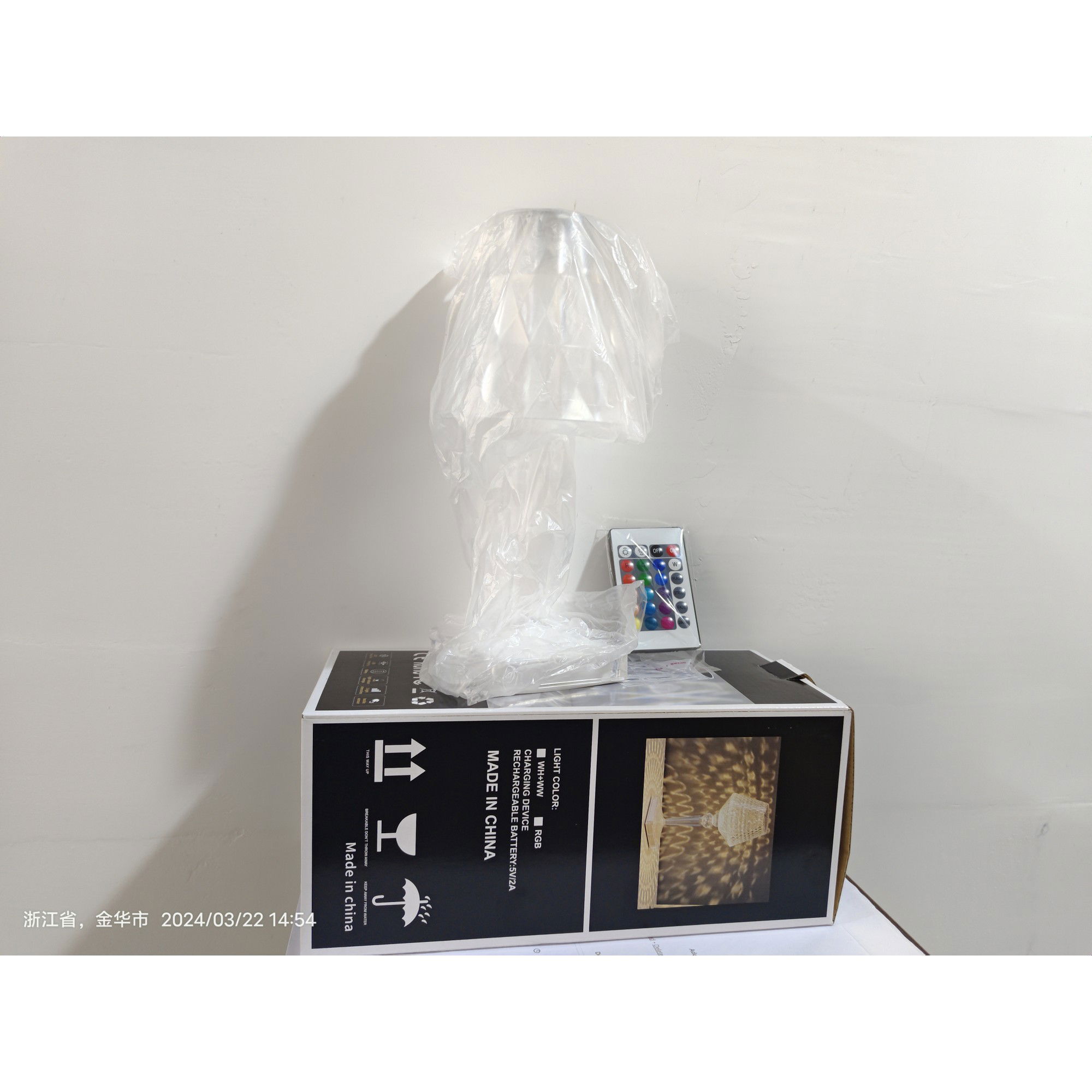 Lampa de birou pe LED RGB 16, Flippy, dimmer tactil, 3 nivele de intensitate, incarcare USB, 3W, Cristal Acrilic, 26x12 cm, cu telecomanda, transparent [8]