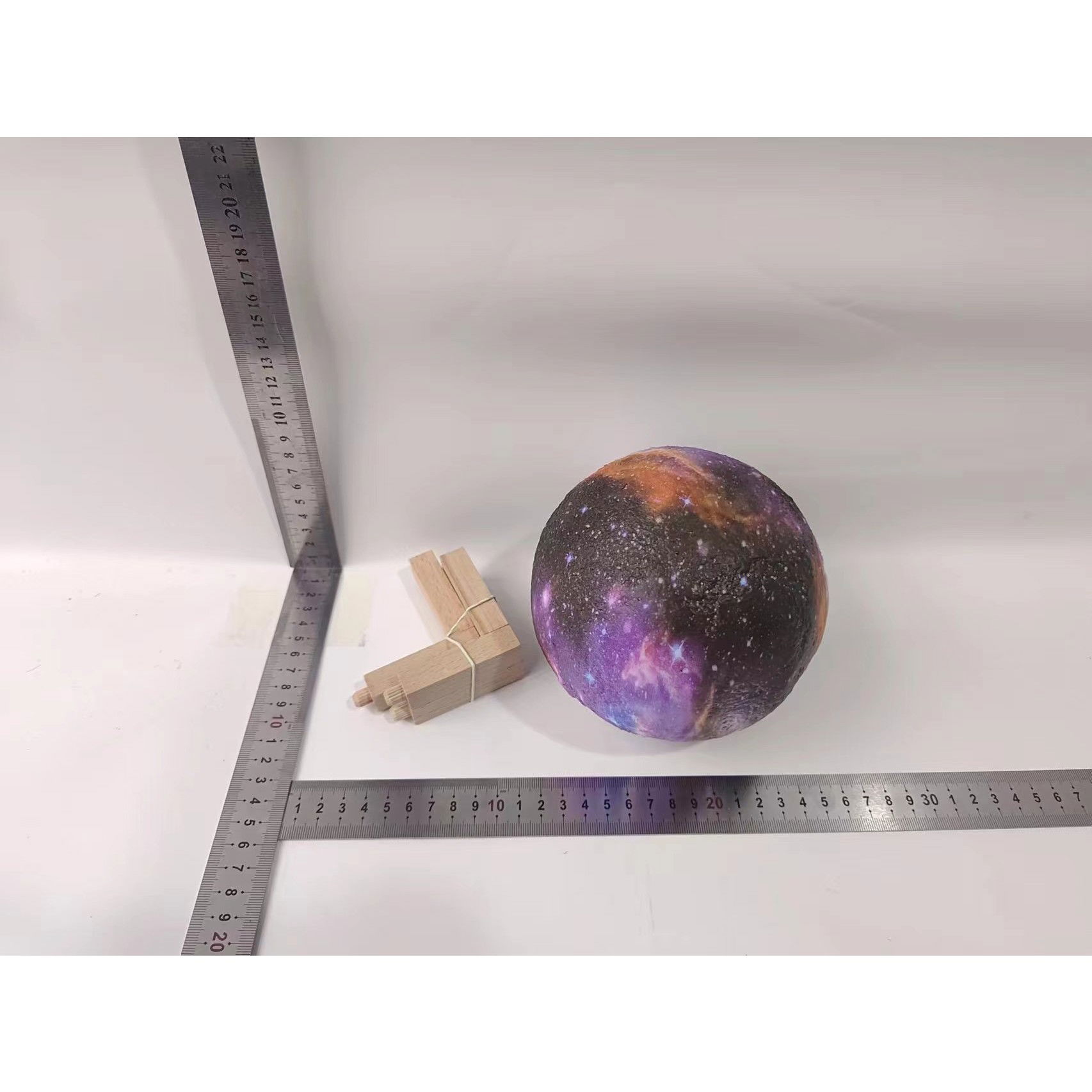 Lampa de veghe in forma de luna cu stele 3D Moon Light, alimentare baterii, stand din lemn inclus, 14 cm, Flippy [6]