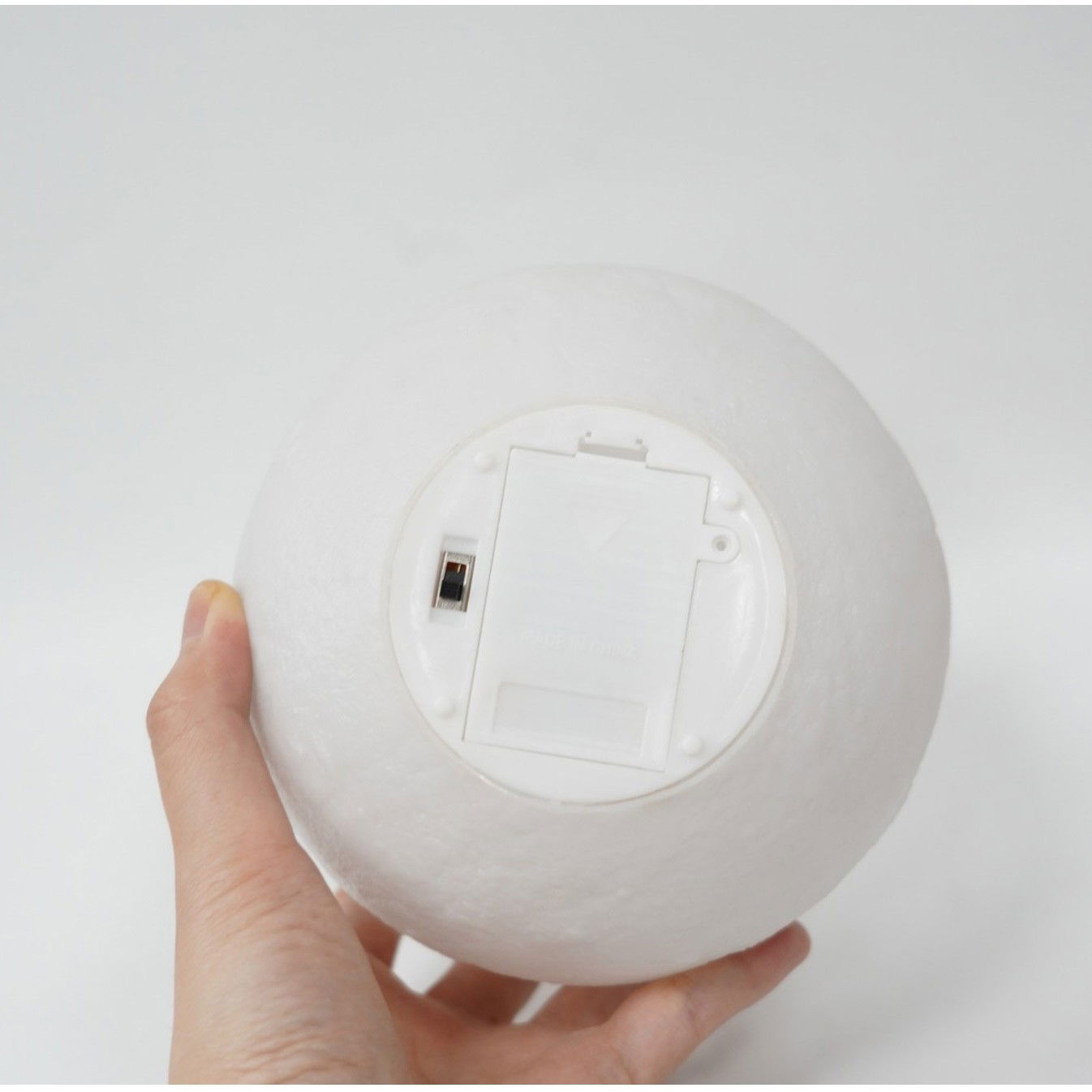 Lampa de veghe luna 3D Moon Light, lumina multicolora cu LED, 7 culori ,schimbare culoare prin atingere,, alimentare baterii, fara acumulator, stand din plastic inclus, 15 cm, Flippy [3]