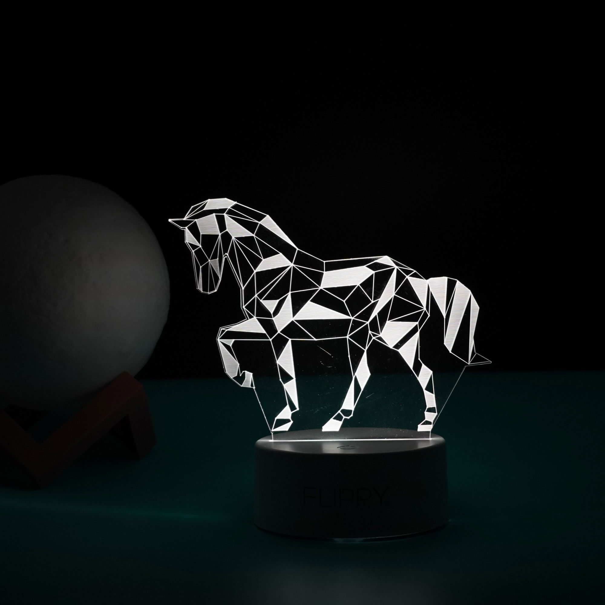 Lampa LED decorativa, Flippy, 3D, Cal, cu telecomanda, doua moduri de alimentare USB si baterii, 20 cm inaltime, din material acril si lumina multicolora, alb [6]