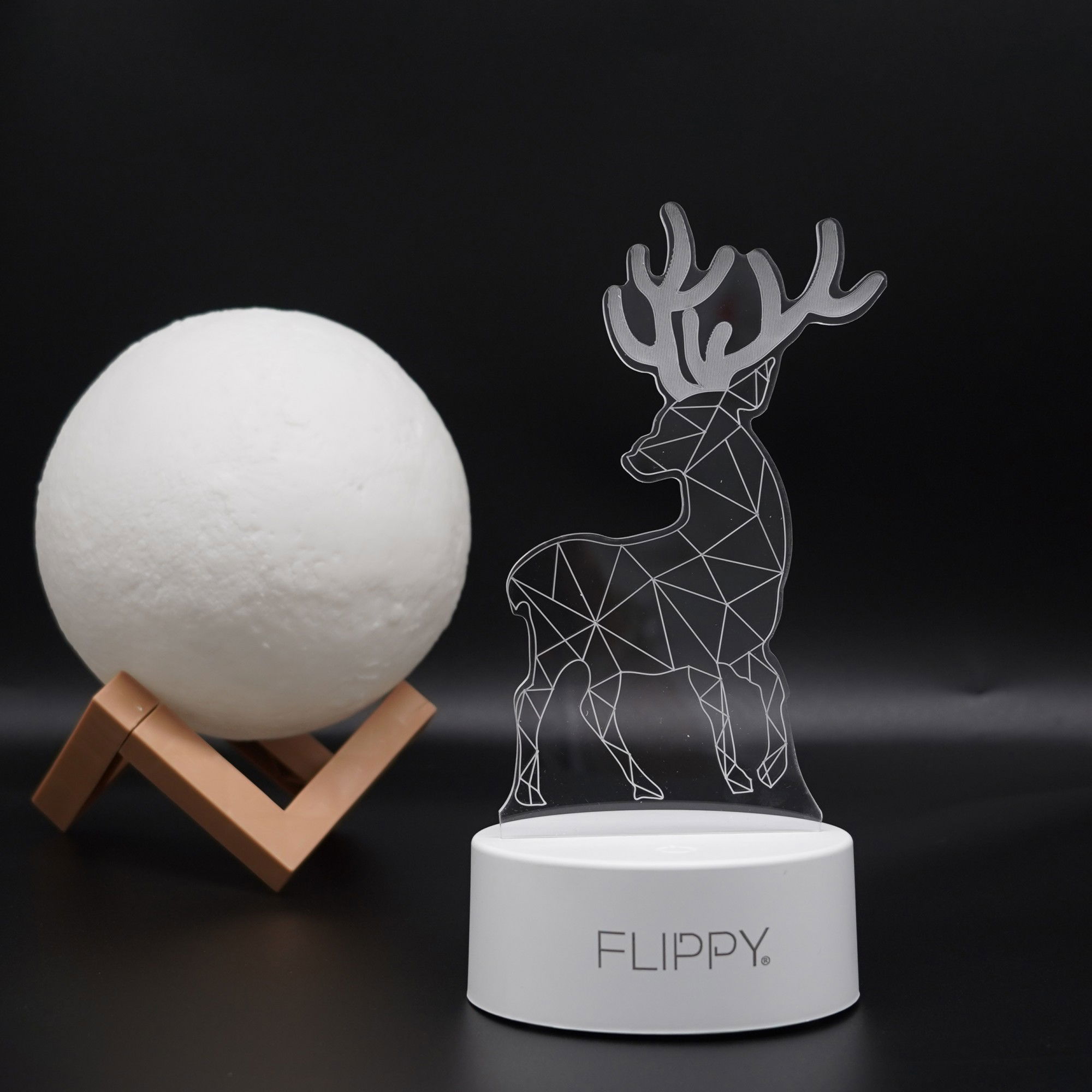 Lampa LED decorativa, Flippy, 3D, Cerb, cu telecomanda, doua moduri de alimentare USB si baterii, 20 cm inaltime, din material acril si lumina multicolora, alb [3]
