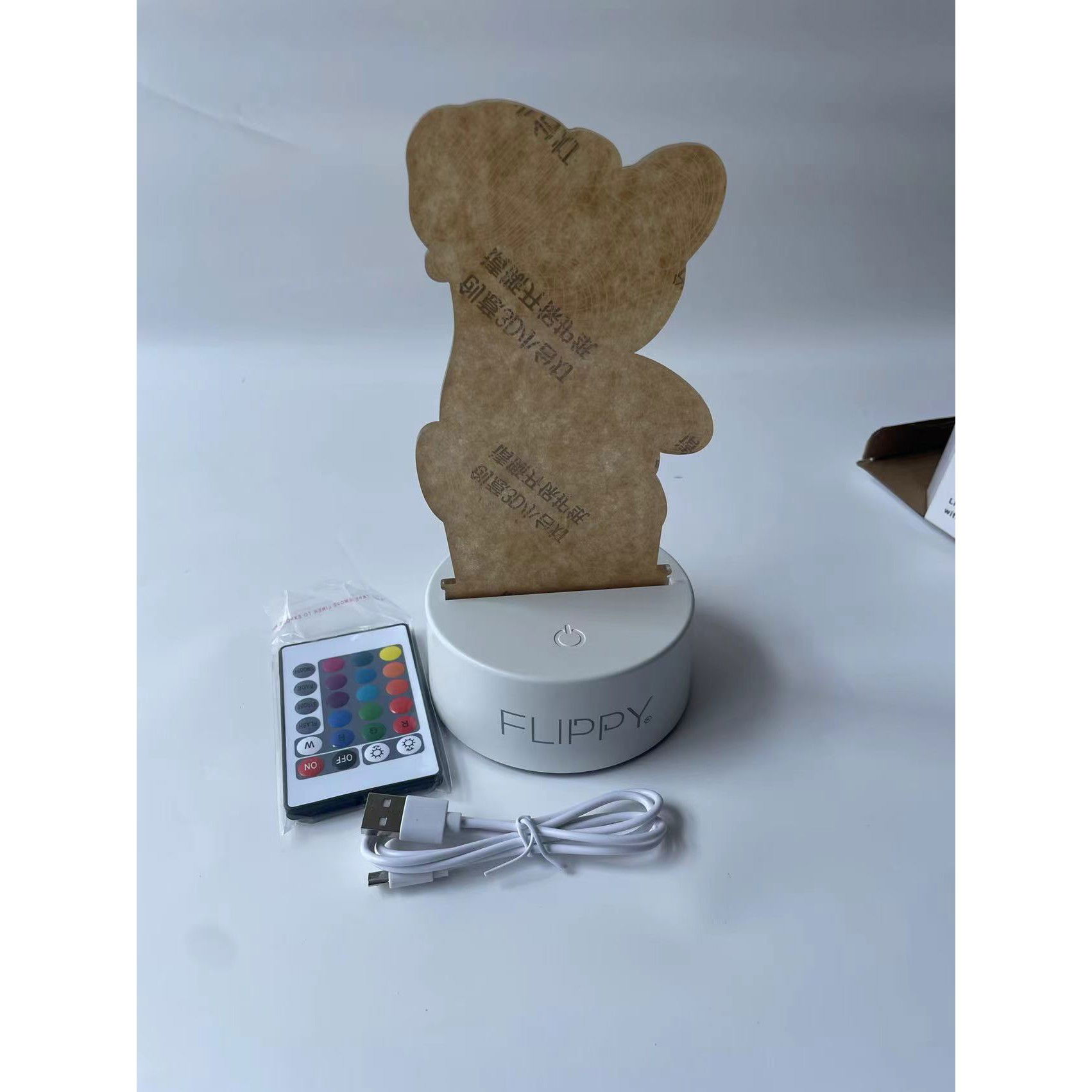 Lampa LED decorativa, Flippy, 3D, Urs cu palarie, cu telecomanda, doua moduri de alimentare USB si baterii, 20 cm inaltime, din material acril si lumina multicolora, alb [9]