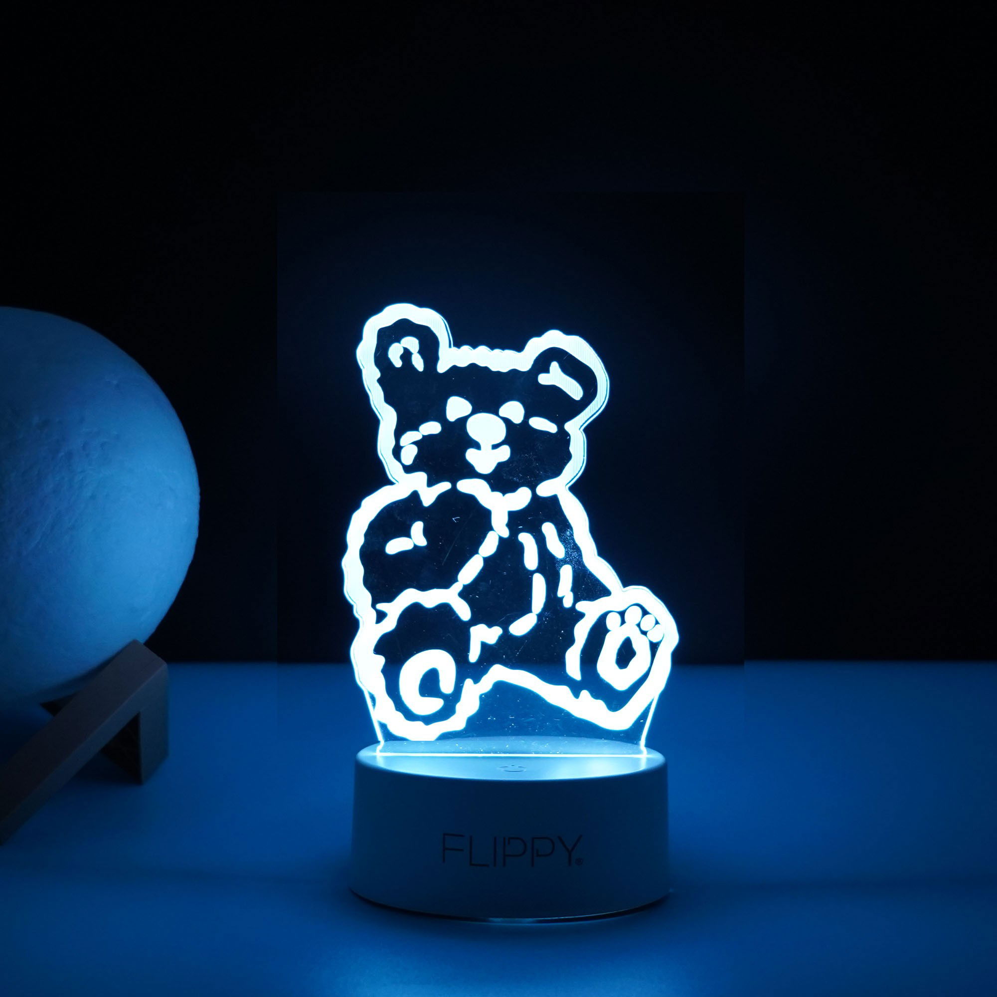 Lampa LED decorativa, Flippy, 3D, Ursulet, cu telecomanda, doua moduri de alimentare USB si baterii, 20 cm inaltime, din material acril si lumina multicolora, alb [4]