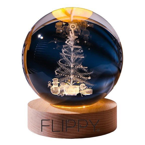 Lampi de veghe - Lampa LED Decorativa, Flippy, cu Bila de Cristal cu Diametru 6cm, Model Brad de Craciun 3D, Alimentare USB, Suport din Lemn, Lumina Alb Cald
