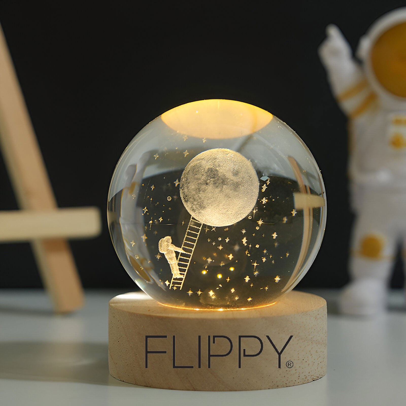 Lampa LED Decorativa, Flippy, cu Bila de Cristal cu Diametru 6cm, Model Astronaut pe Scara catre Luna 3D, Alimentare USB, Suport din Lemn, Lumina Alb Cald [6]