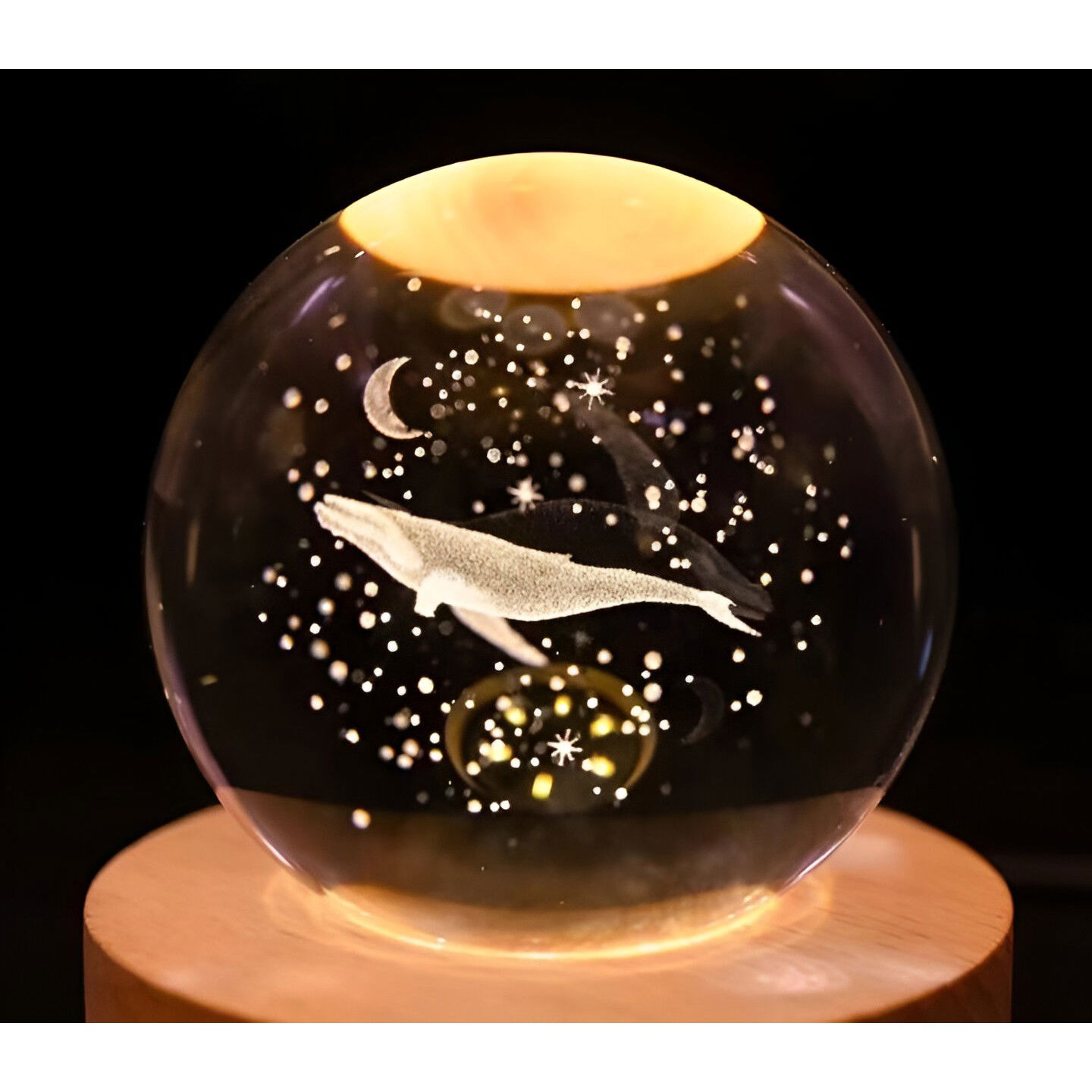 Lampa LED Decorativa, Flippy, cu Bila de Cristal cu Diametru 6cm, Model Balena 3D, Alimentare USB, Suport din Lemn, Lumina Alb Cald [5]