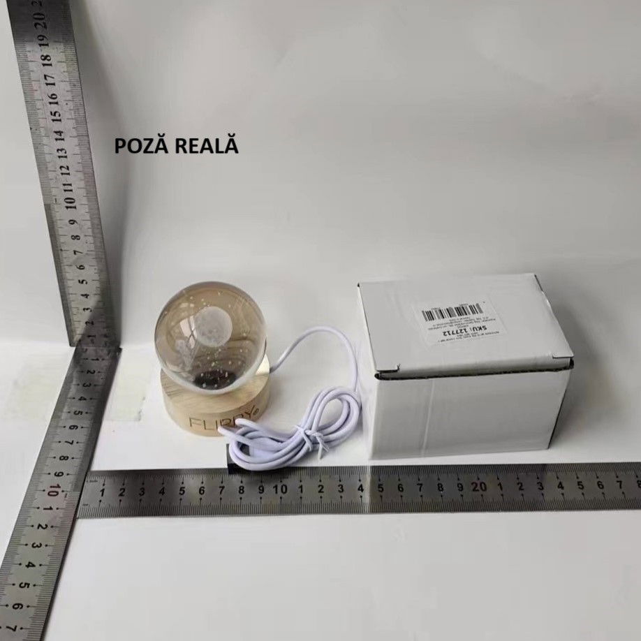 Lampa LED Decorativa, Flippy, cu Bila de Cristal cu Diametru 6cm, Model Astronaut pe Scara catre Luna 3D, Alimentare USB, Suport din Lemn, Lumina Alb Cald [7]