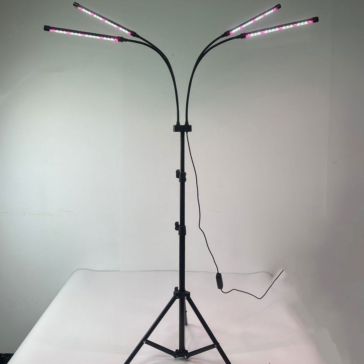 Articole pentru Gradina si Bricolaj - Lampa UV pentru cresterea plantelor, Flippy, 4 capete, putere 30W, 108 LED-uri Lampa cu lumina Ultra-Violet, Lampa cu Picior Ajustabil pana la 2 m, Lumina UV Alb Rece