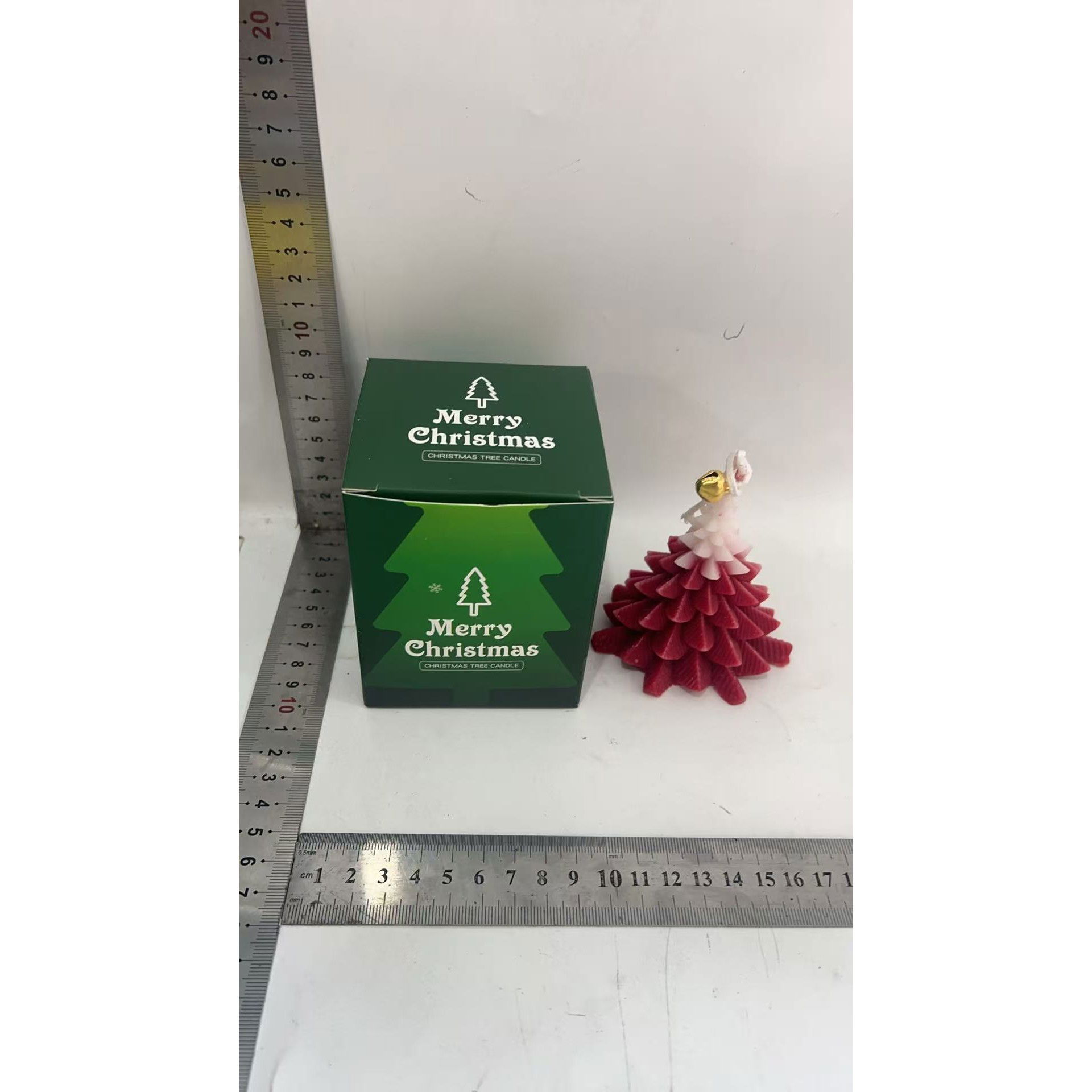 Lumanare Parfumata de Craciun, Flippy, Model Brad de Craciun, din Ceara de Soia, Cadou Creativ Handmade de Craciun, 8 x 7 x 7 cm, Rosu [3]